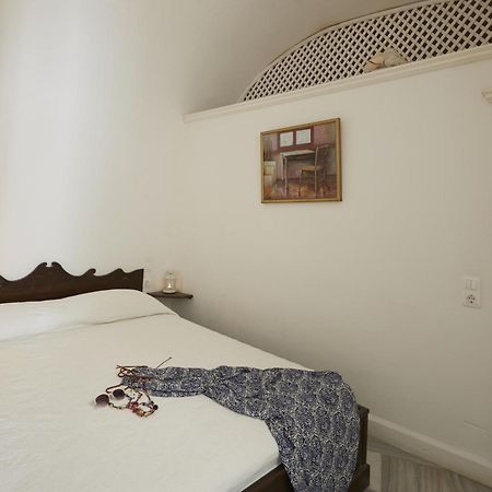Cori Rigas Suites Fíra Szoba fotó